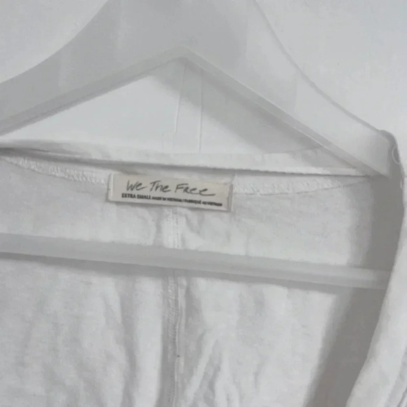 FREE PEOPLE Scoop Neck Peony Button Sleeve Flowy
Tee Top Size XS - Picture 6 of 7